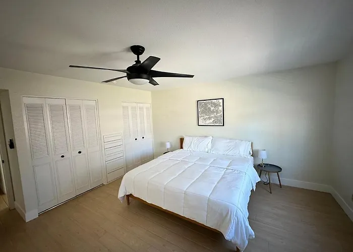 Next Getaway Home-3 Rooms, 4 Bed, 2 Bath, Backyard Holiday home *