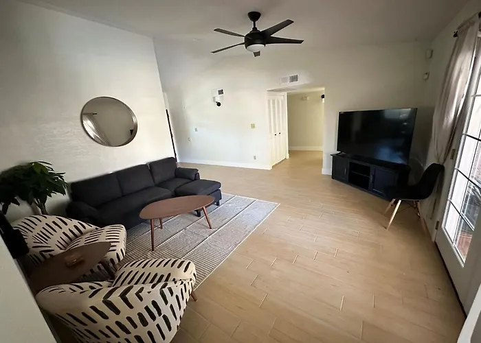 Next Getaway Home-3 Rooms, 4 Bed, 2 Bath, Backyard