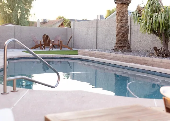 Next Getaway Home-3 Rooms, 4 Bed, 2 Bath, Backyard Holiday home *