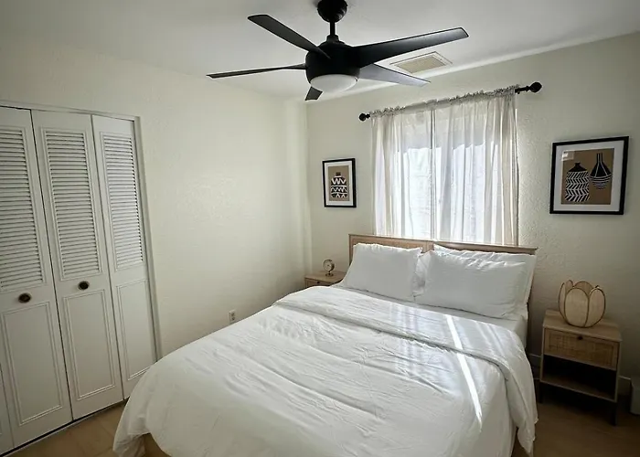 Next Getaway Home-3 Rooms, 4 Bed, 2 Bath, Backyard Holiday home